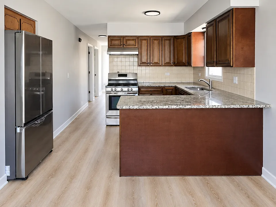 8652 W Catherine Ave #2