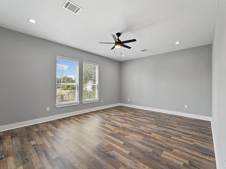 7704 Sealey St — Photo 10