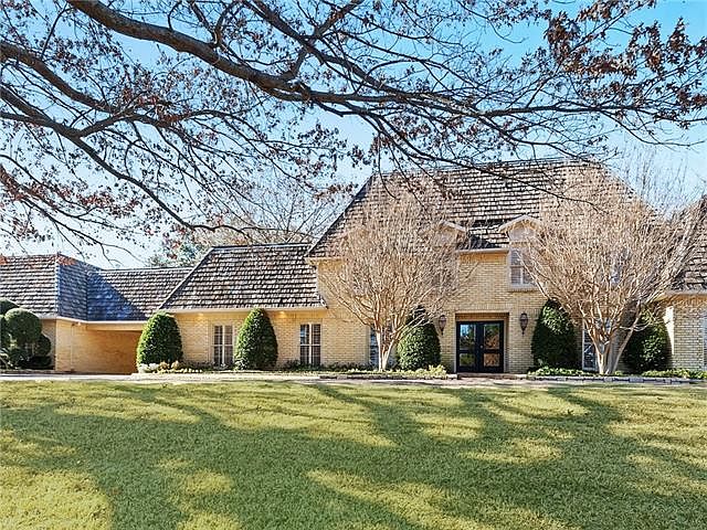2nd image of 1512 Shady Oaks Ln