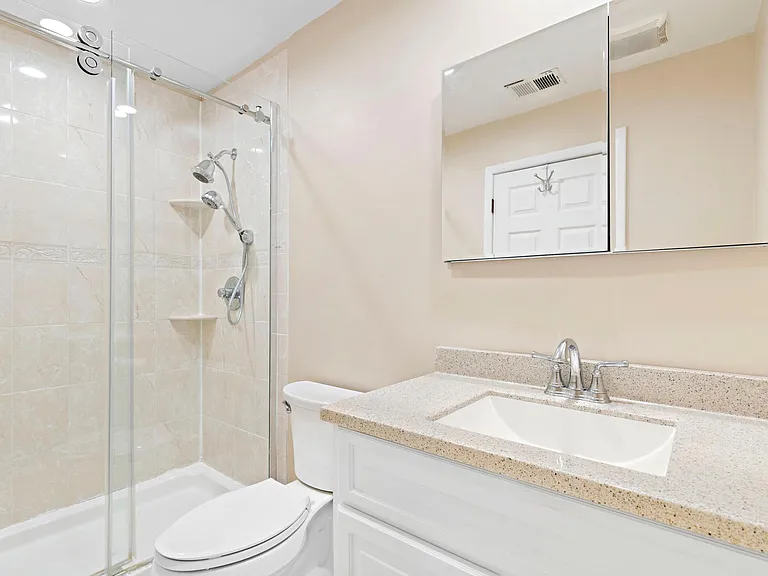 176 Hackensack St — Photo 4