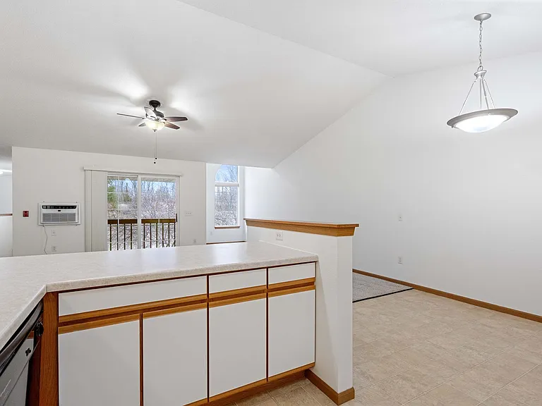 400 Stonefield Cir — Photo 5