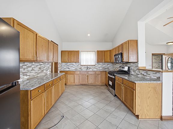 2nd image of 1015 S Creek Dr W