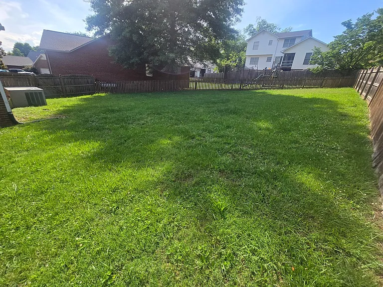 1607 Manheim Cir — Photo 14
