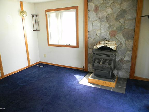 5th image of 215 Garfield Ave