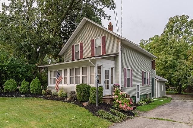 1st image of 284 Wood St