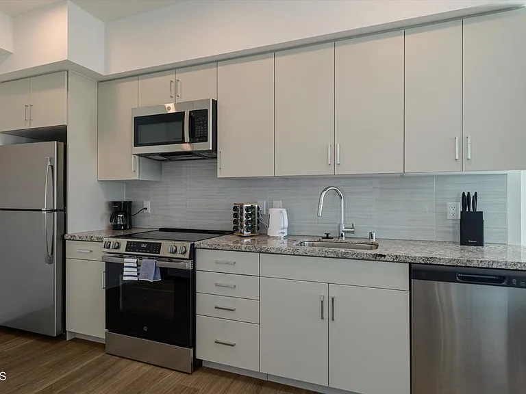 18900 Parthenia St #319 — Photo 6