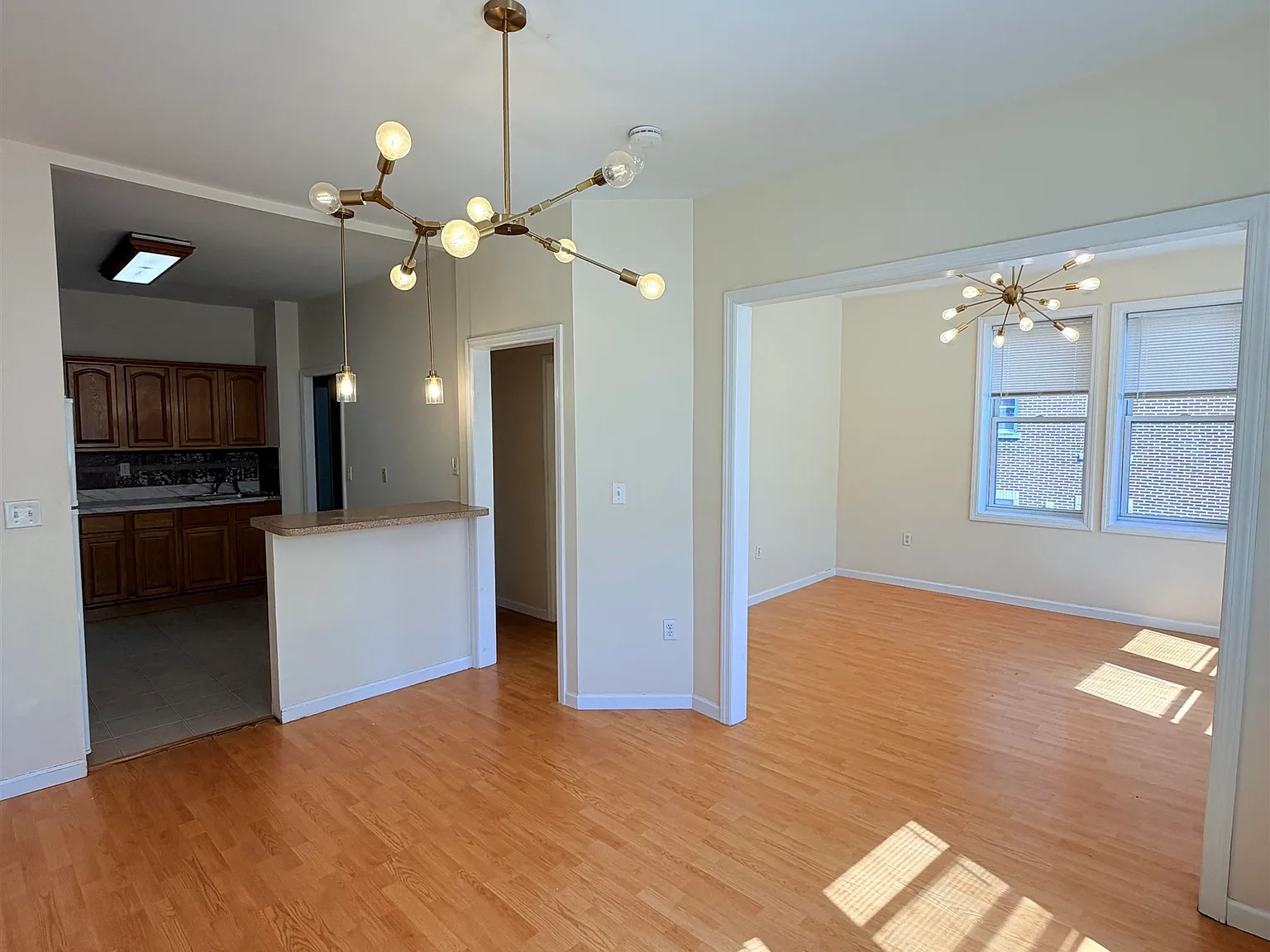 3 bed, 1.0 bath, 1010 sqft, $2,650 — Photo 2