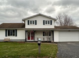 124 Granada Cir, Rochester, NY 14609