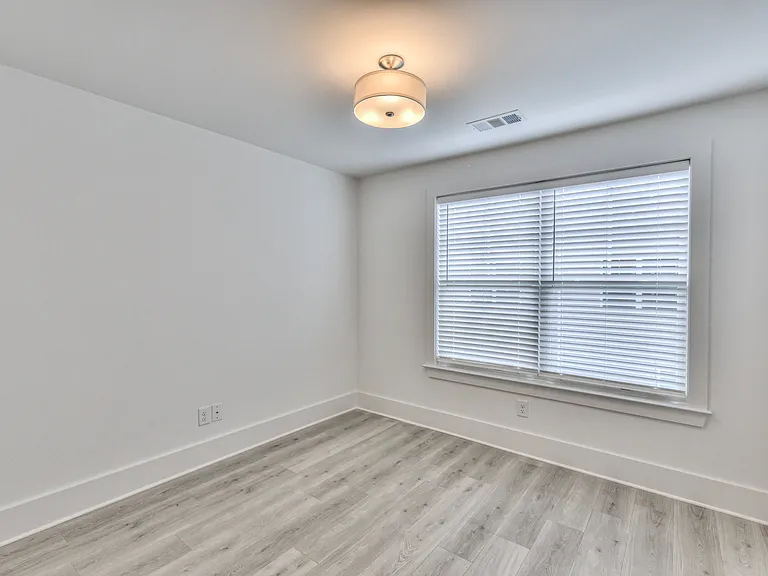 1589 Residences — Photo 29