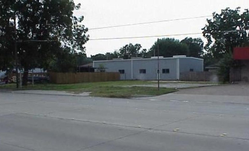 1st image of 830 Center St