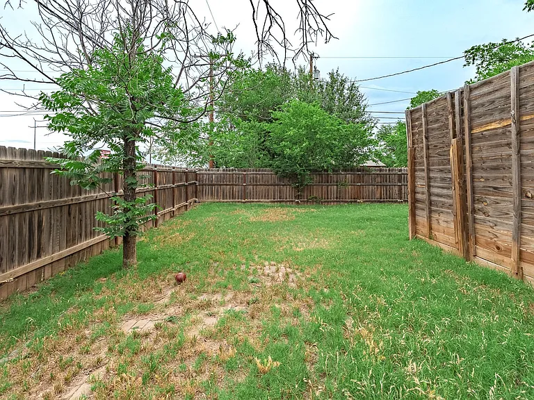 3042 S 28th St — Photo 37