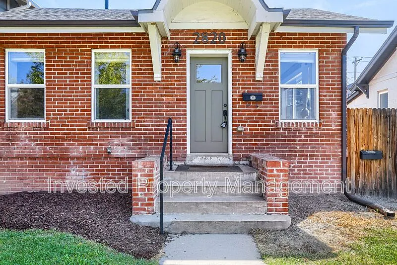 3 bed, 2.5 bath, 1400 sqft, $3,400 — Photo 2