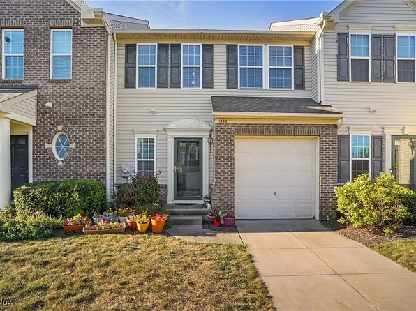 1444 Wellingshire Cir, Cuyahoga Falls, OH 44221