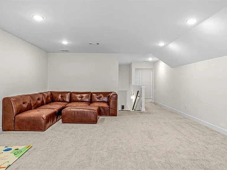 609 Yvonne Bend Dr — Photo 9