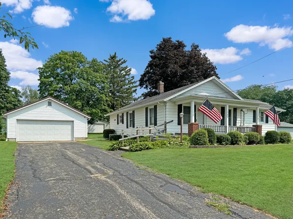 120 E Walnut St, Cedarville, IL 61013