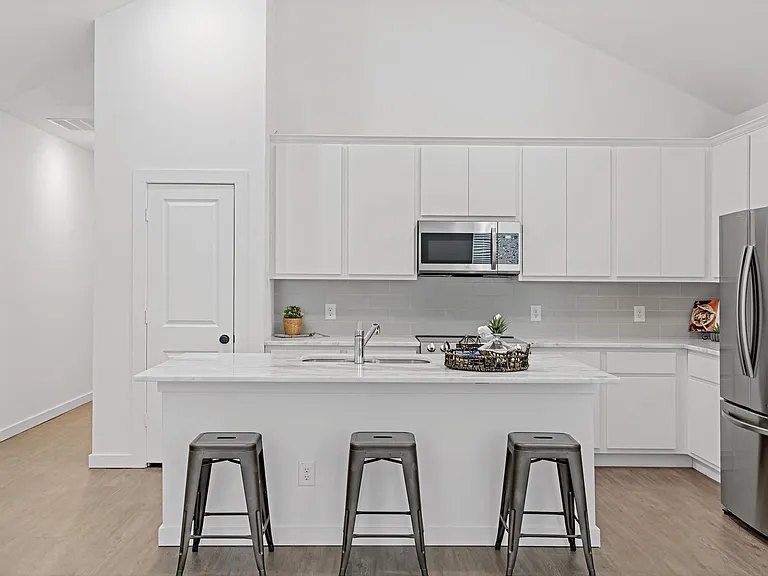 1303 S Bells Dr — Photo 4