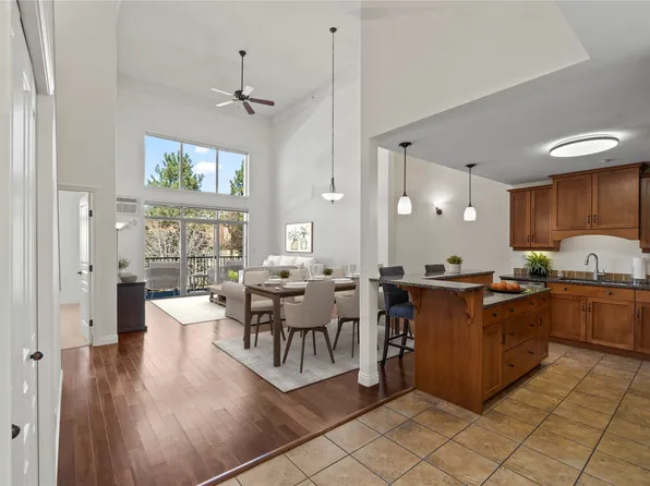 1390 Hillside Dr #305, Kamloops, BC V2E 0A6