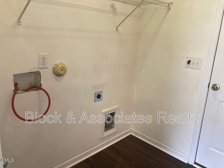 4457 Snowcrest Ln — Photo 7