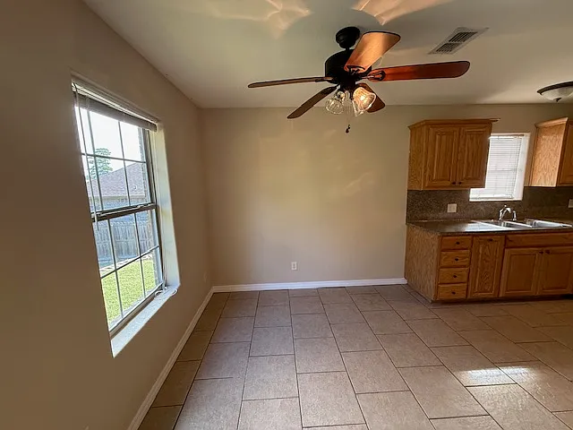 3 bed, 1303 sqft, $1,895 — Photo 3