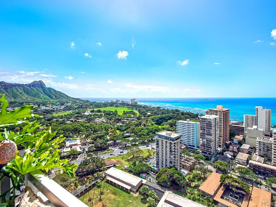 View of Diamond Head, Kapiolani Park, Honolulu Zoo, and the Shell Ampitheater
