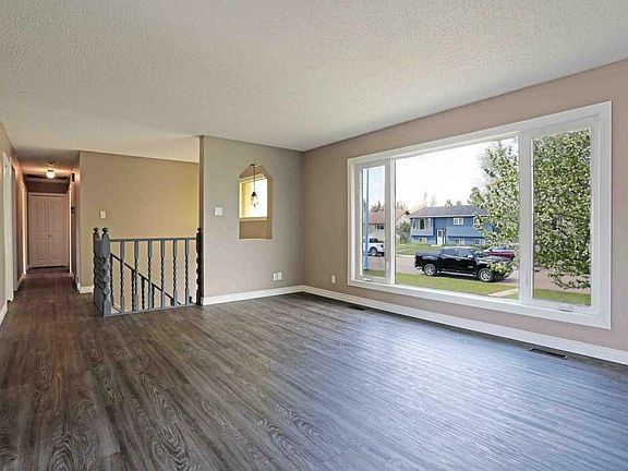 5th image of 31 Wildrose Cres W