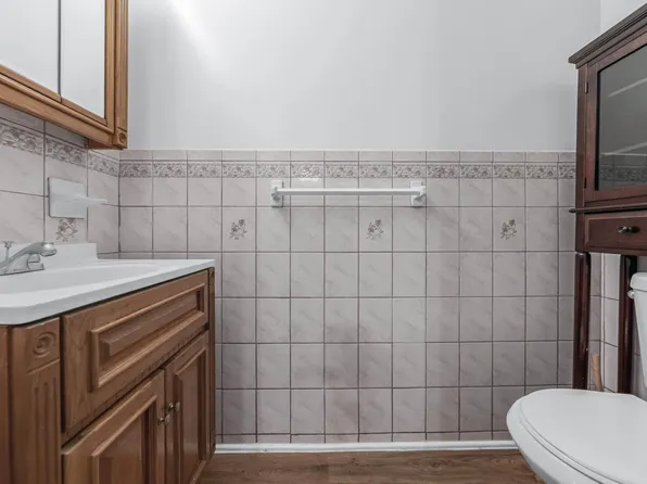 1087 Blake Avenue image 10 of 25