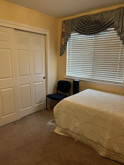 5 bed, 1800 sqft, $2,700 — Photo 2