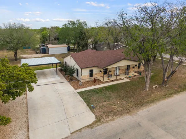 1131 E Fannin St, Luling, TX 78648