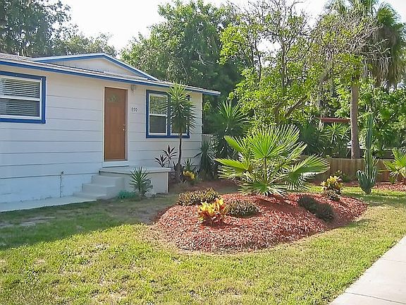 Charming beachy home! Fresh landscaping