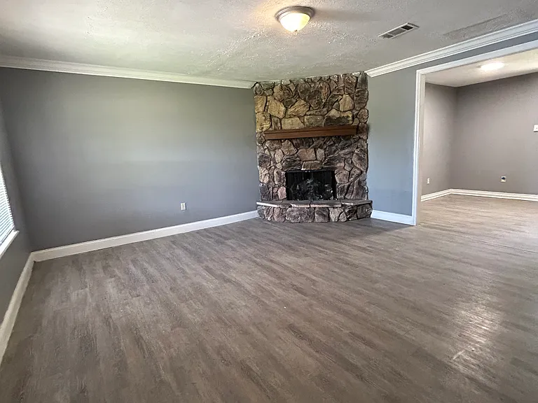 2953 Belvedere Dr — Photo 2
