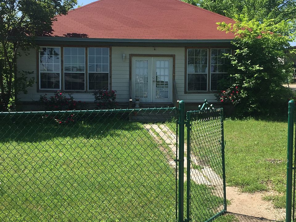 1st image of 920 W Goforth St