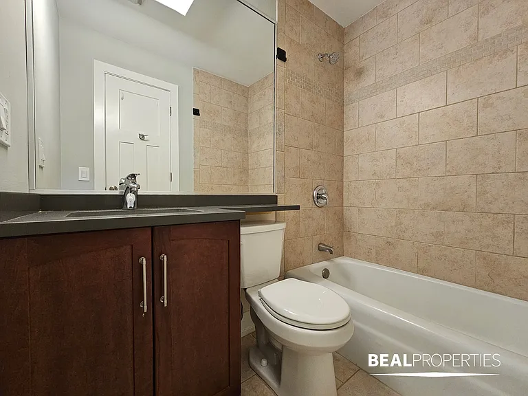 445 W Barry — Photo 30