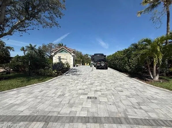 4670 Southern Breeze DR, NAPLES, FL 34114