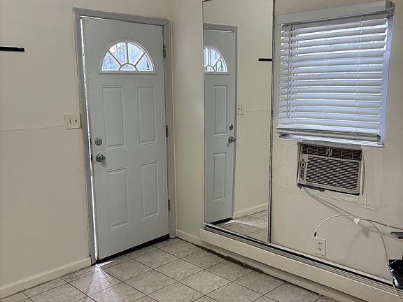 5th image of 33A Brighton Ct #5