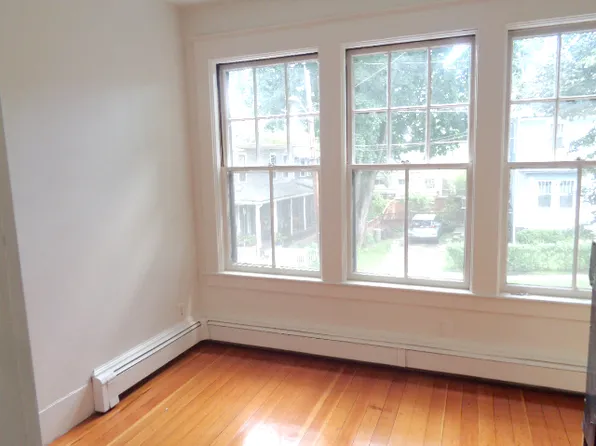 57 Summer St, Northampton, MA 01060