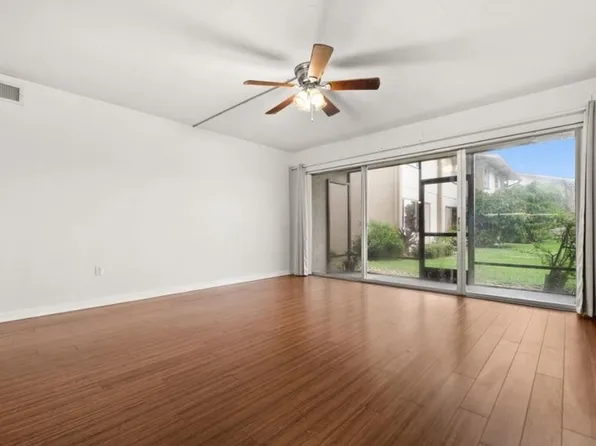 2938 Clark Rd, Sarasota, FL 34231