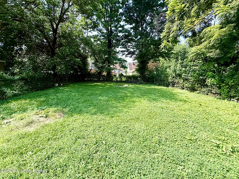 2706 Wyandotte Ave — Photo 8