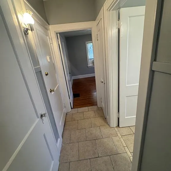 2539 Leslie Ave — Photo 6