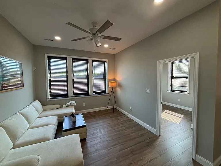 4705 Washington Blvd #2 — Photo 2