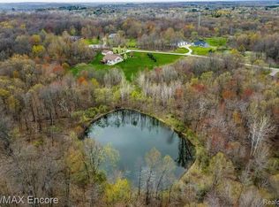 275 Coyote Run, Holly, MI 48442