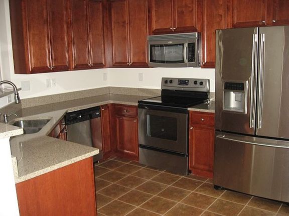 3rd image of 660 Claire Ln