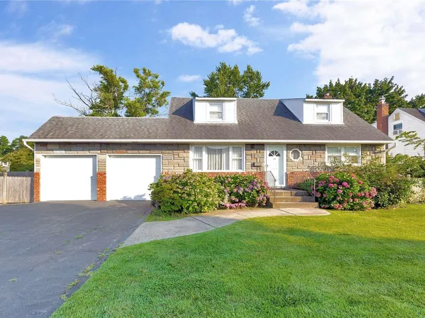 24 Colonial Drive, Farmingdale, NY 11735