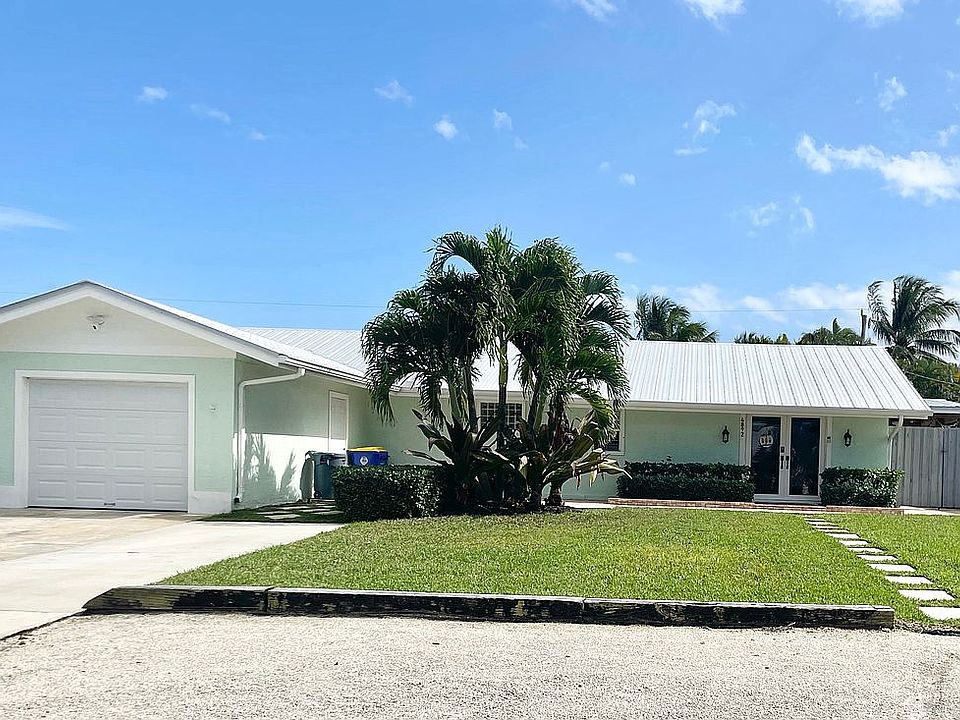 Front entry w/ extra parking