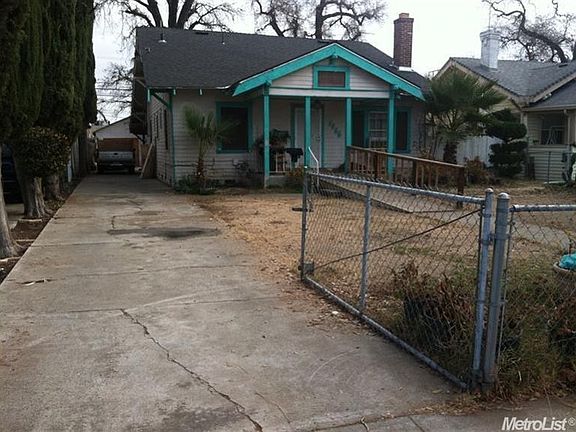 3rd image of 1066 N Sierra Nevada St