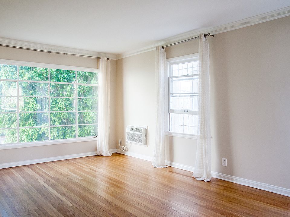 1st image of 1123-1127 Larrabee St #1123