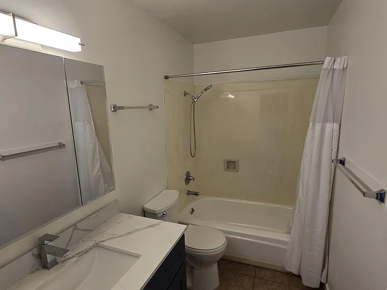 2 bed, 1.0 bath, 850 sqft, $2,295 — Photo 11