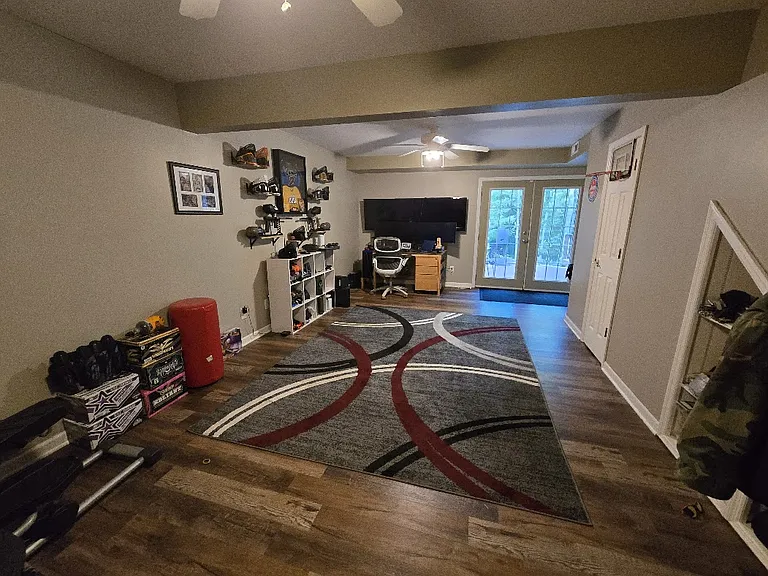 9409 Continental Dr — Photo 15