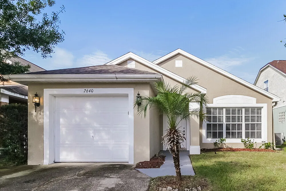 3 bed, 2.0 bath, 1182 sqft, $2,215 — Photo 1