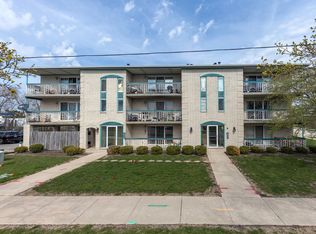 1263 Chalet Rd APT 211, Naperville, IL 60563