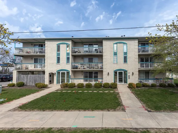 1263 Chalet Rd APT 211, Naperville, IL 60563